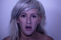 Videoclipe | Ellie Goulding – Hanging On feat. Tinie Tempah