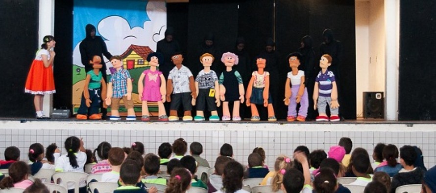 Crianças da Fundação Antonio-Antonieta Cintra Gordinho de Jundiaí assistem à peça teatral no dia 5 de novembro