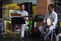 Duo Guilherme Lamas e Roberto Amaral se apresenta em show no Shopping Jaraguá Indaiatuba