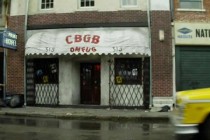 CBGB | Drama musical sobre clube musical berço do punk rock ganha imagens inéditas
