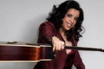Cantora Lais Capelari lança nova música de trabalho “Para Não Para”