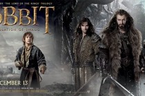 Gandalf, Bilbo Bolseiro e elfos reunidos no banner estendido de O HOBBIT A DESOLAÇÃO DE SMAUG