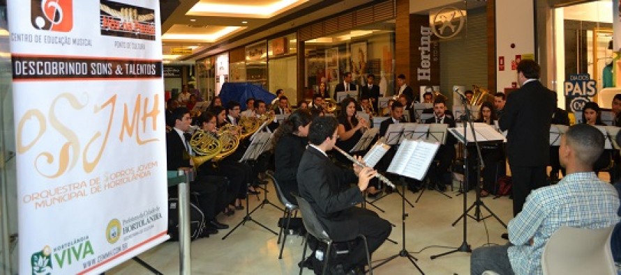Orquestra de Sopros de Hortolândia se apresenta em shopping