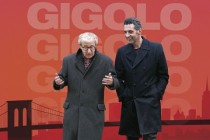 John Turturro e Woody Allen em destaque no PÔSTER inédito da comédia FADING GIGOLO