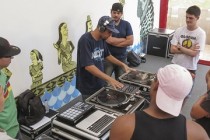 Sesc Taubaté realiza a atividade DJ e a Arte dos Toca Discos: Começando a História