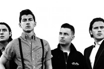 Arctic Monkeys anuncia banda de abertura e venda de ingressos para shows em novembro
