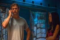 HACKER, thriller com Chris Hemsworth ganha 13 IMAGENS, COMERCIAL e VÍDEO PROMOCIONAL