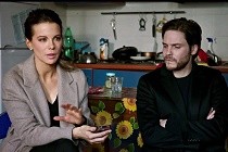 Kate Beckinsale e Daniel Brühl estrelam THE FACE OF AN ANGEL! Assista ao TRAILER do filme sobre estudante assassina