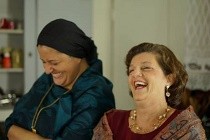 Midrash Centro Cultural apresenta a comédia Brimas com Simone Kalil e Beth Zalcman