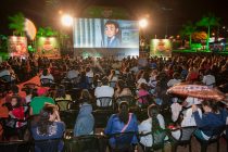 Nem ameaça de chuva impediu público de comparecer ao Cine Família na Praça