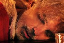 Billy Bob Thornton dorme no trabalho em PÔSTER de PAPAI NOEL ÀS AVESSAS 2