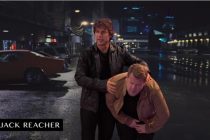 Tom Cruise encena trechos de filmes lendários de sua careira e convida o público para assistir “Jack Reacher: Sem Retorno”