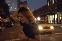Aline Muniz lança clipe gravado nos Estados Unidos