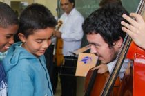 Orquestra apresenta música clássica para 4 mil crianças em Piracicaba