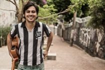 Projeto “Som na caixa” traz Paulinho Tó de forma intimista em show de estreia no Sesc Ipiranga