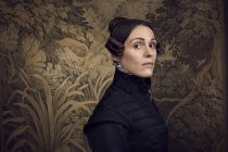 HBO estreia em abril série ‘GENTLEMAN JACK’, que acompanha mulher que desafios as regras do século 19